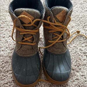 Sperry women’s Gray Wool Duck Boots with Tan Laces